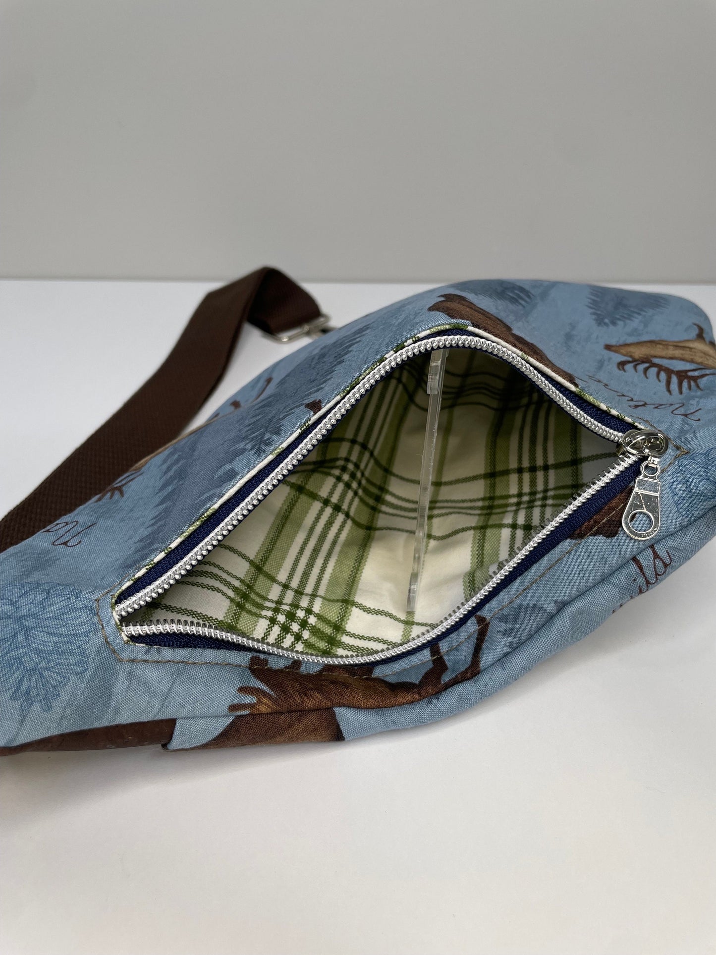 Wildlife 2-in-1 Convertible Sling Bag