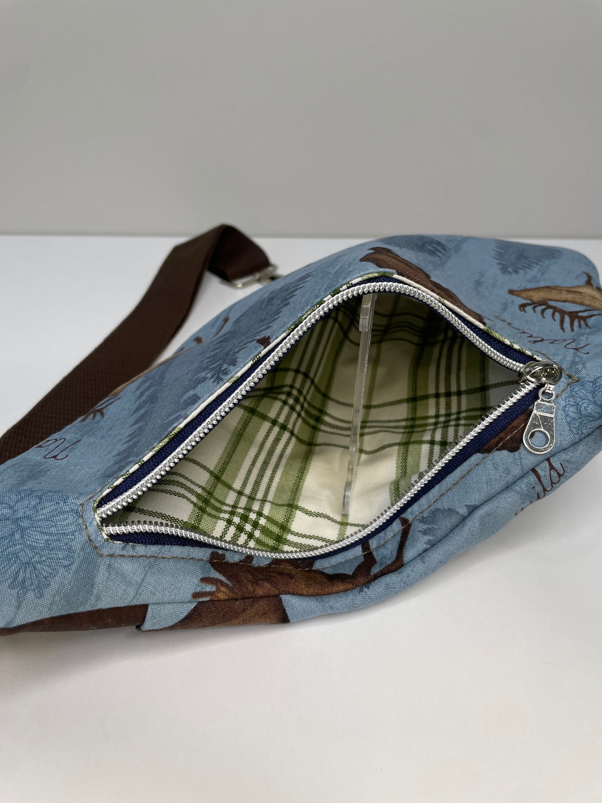 Wildlife 2-in-1 Convertible Sling Bag