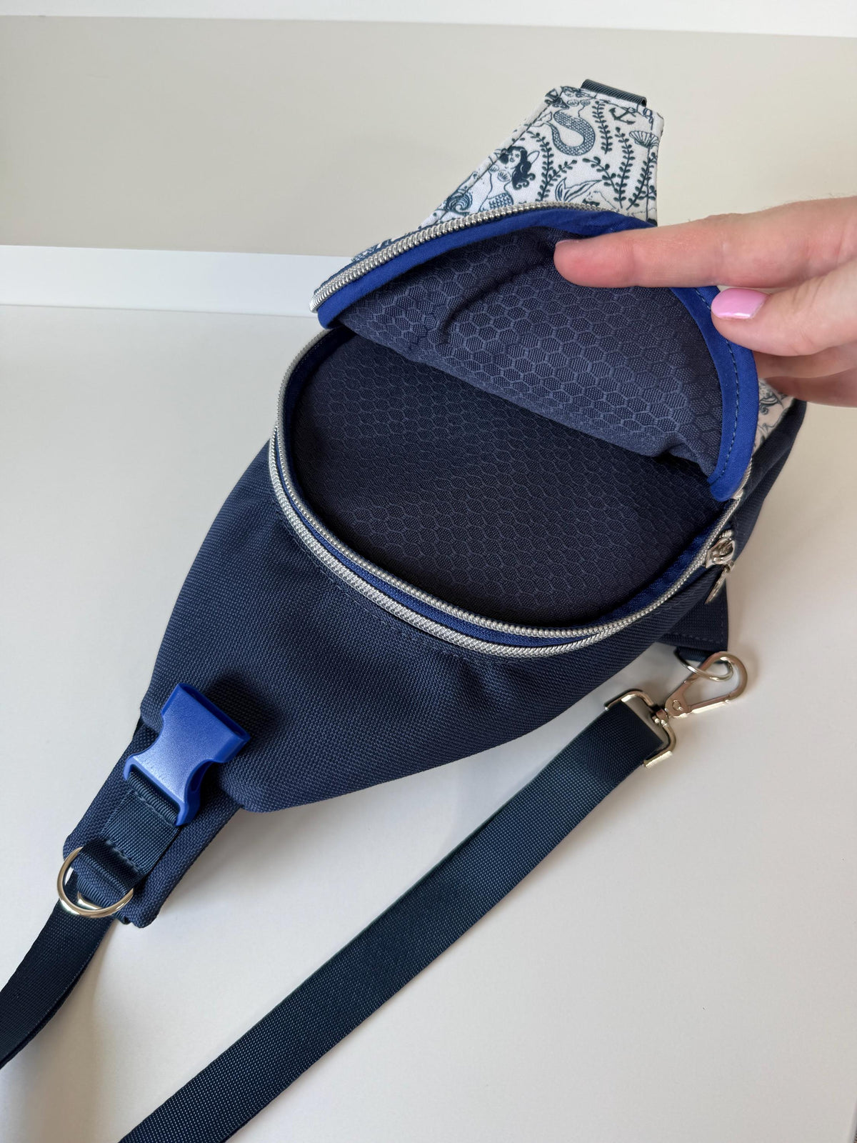 Mermaid Damask Arnika Sling Bag