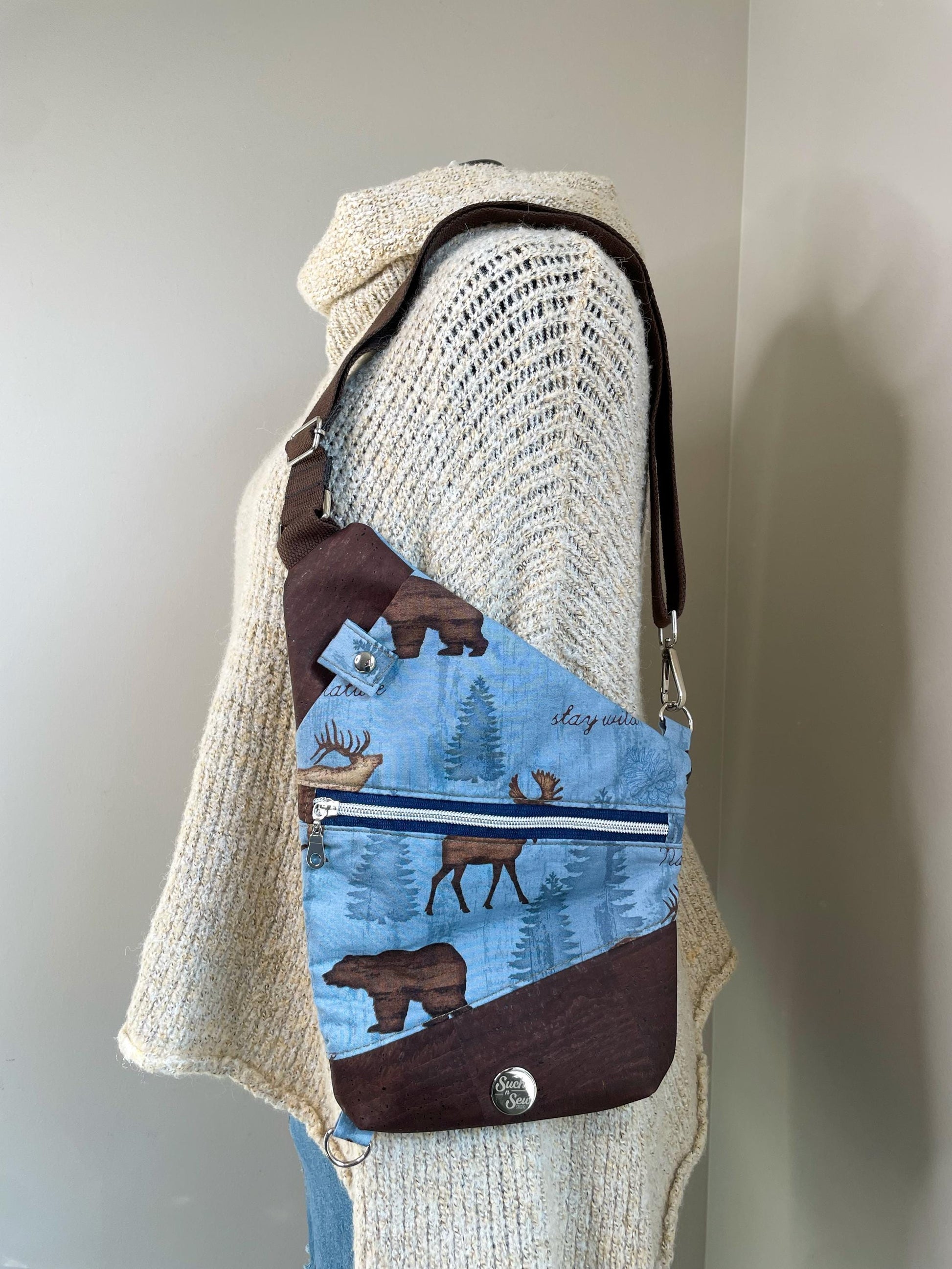 Wildlife 2-in-1 Convertible Sling Bag