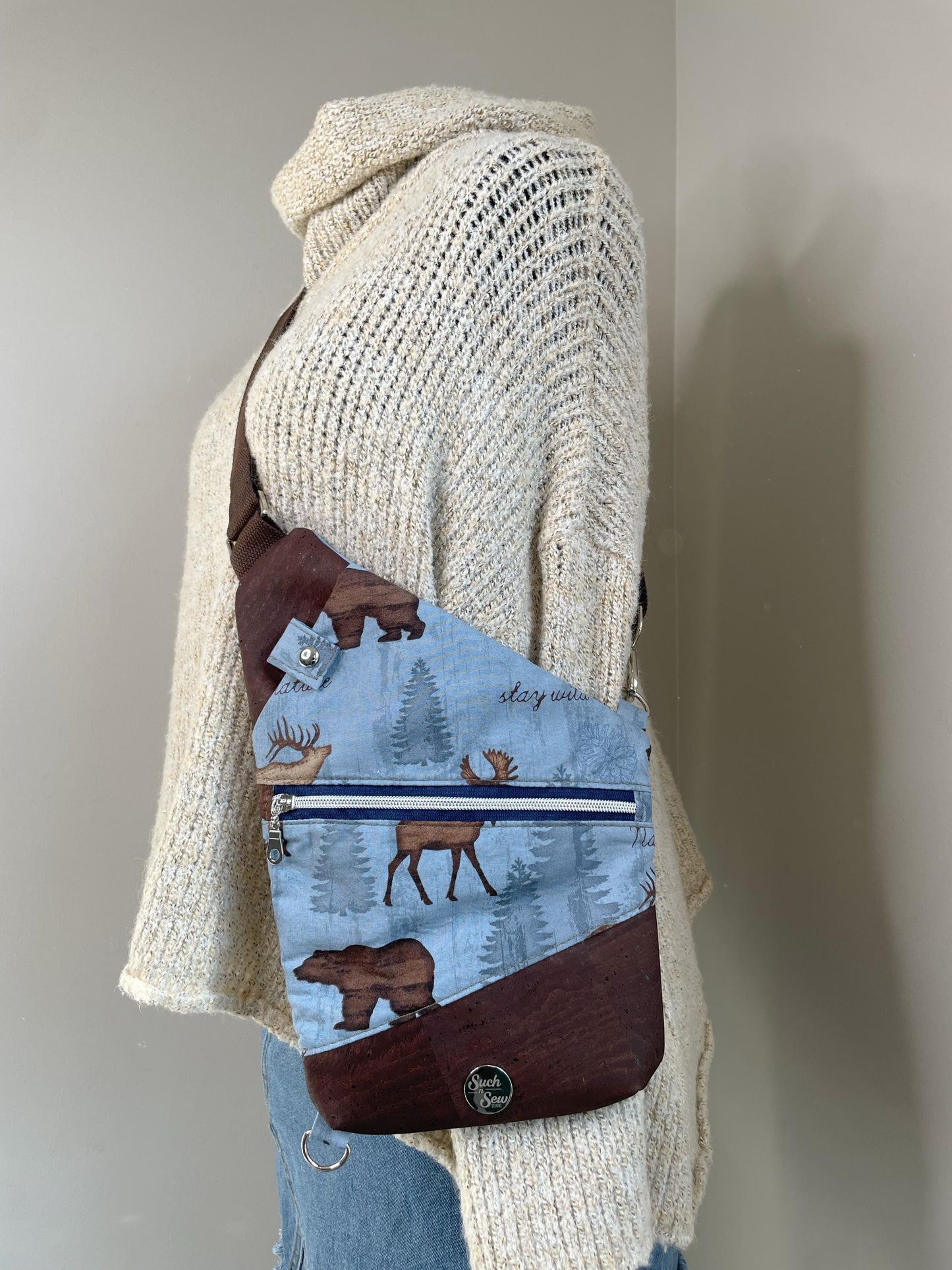 Wildlife 2-in-1 Convertible Sling Bag