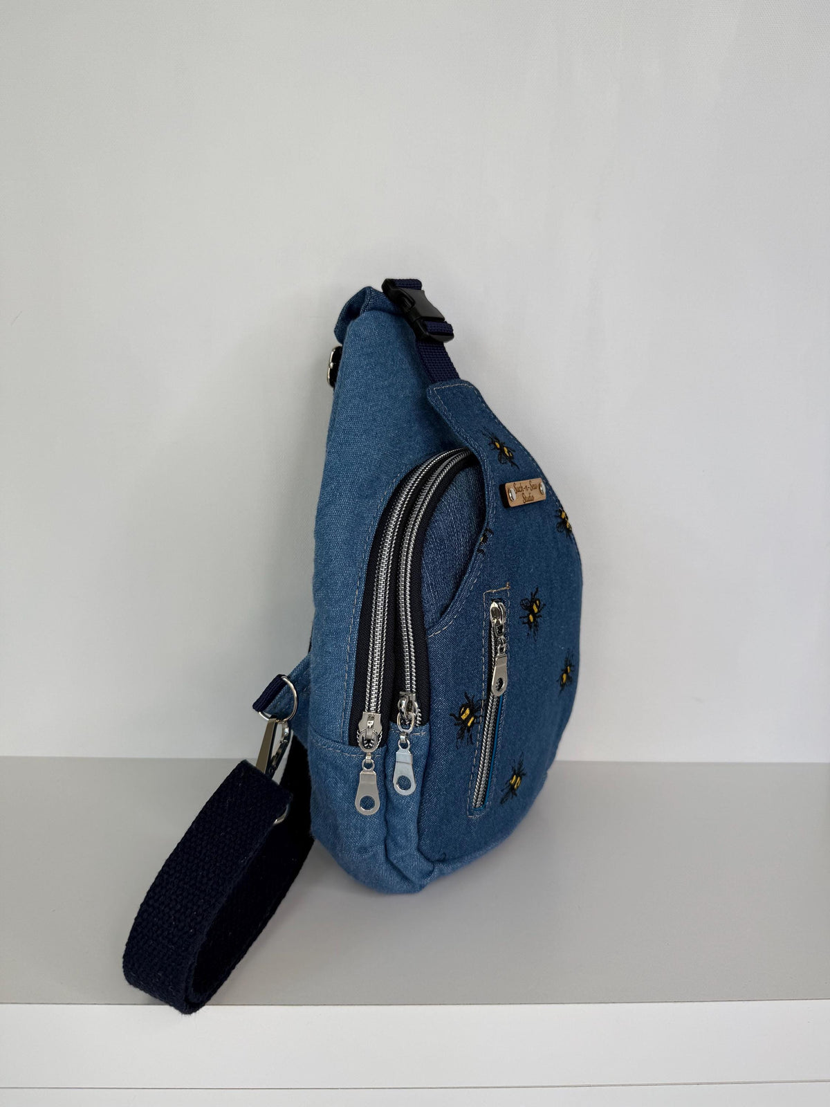 Busy Bee Arnika Sling Bag
