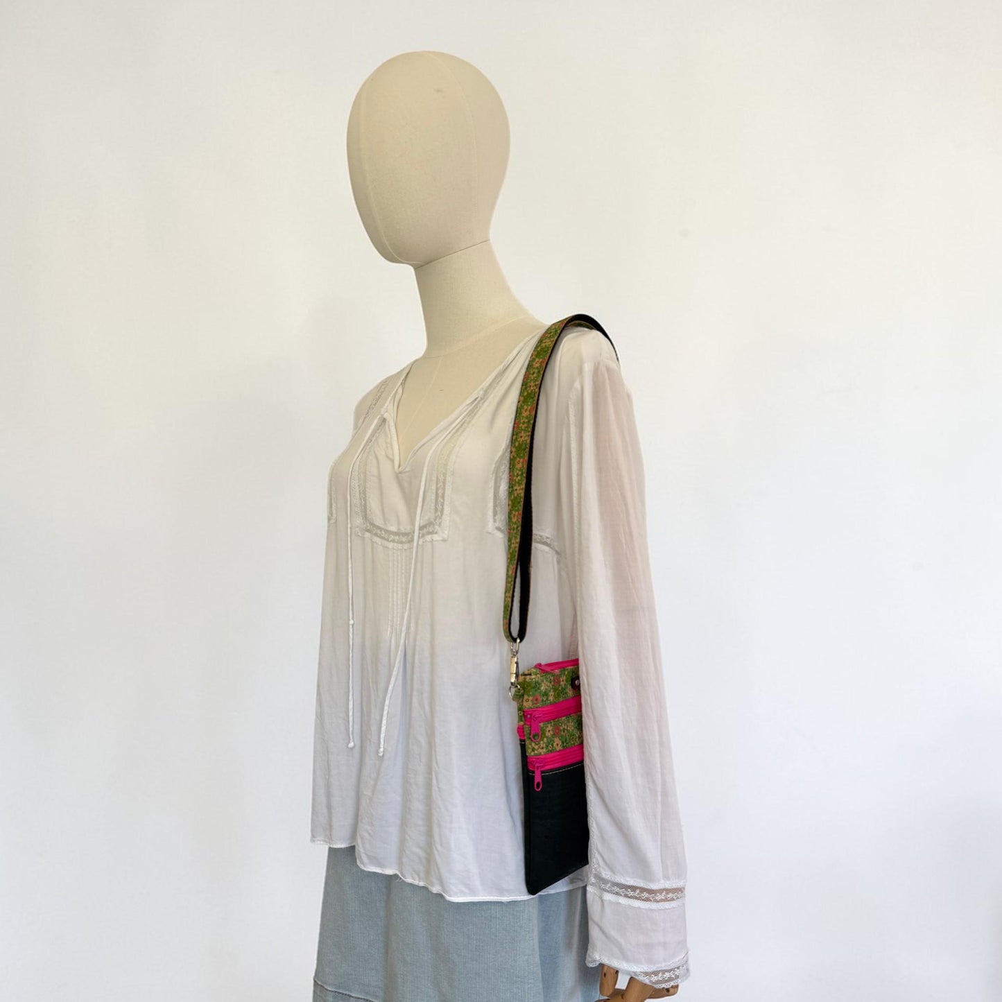 Cork Leather Alternative Zippy Floral Crossbody Bag Purse (Z3)
