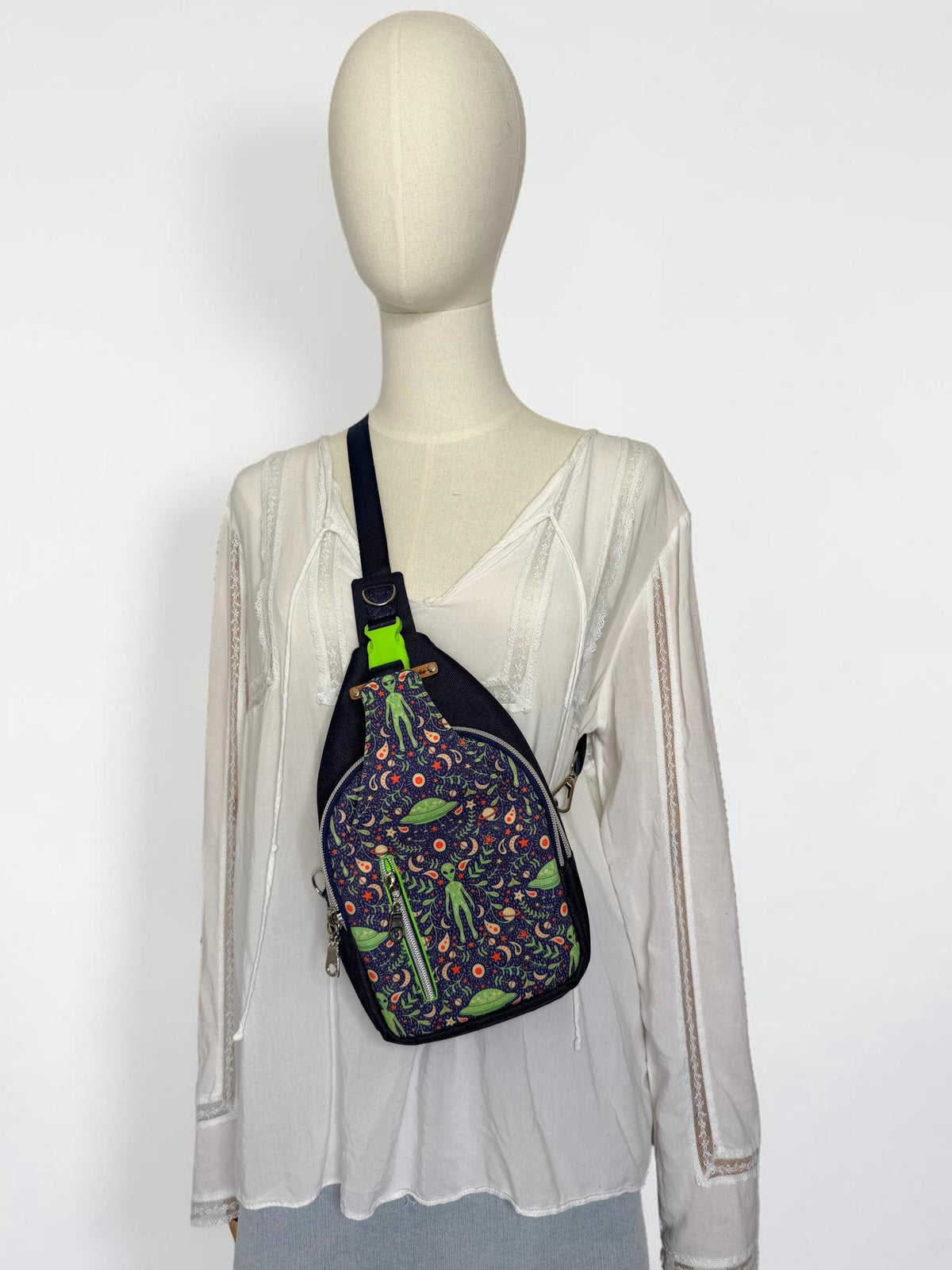 Alien Folk Damask Arnika Sling Bag